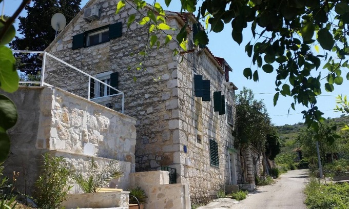 Bobovisca House | Inviting Holiday House Lozisca with Private Pool & Kitchen