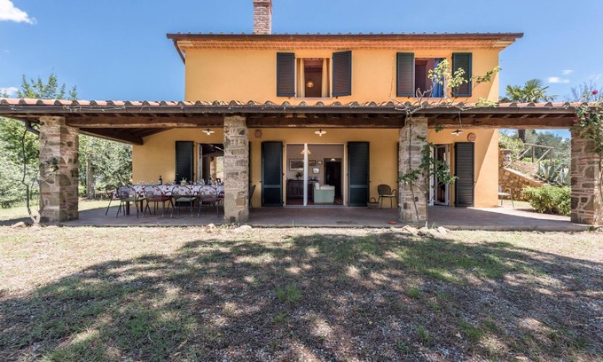 Lucignano House | Spacious Holiday House in Lucignano with Private Pool