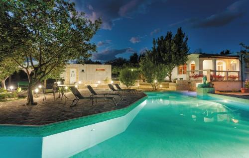 Srijane House | Discover Holiday House Ma & Ma: Pool, Parking & More!