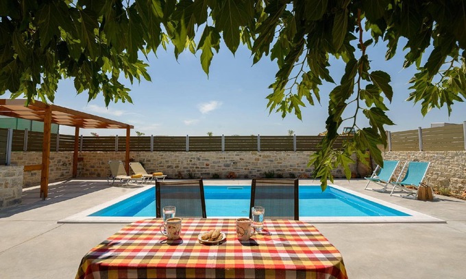 Kamilari House | Cozy Holiday House Matala with Pool for Relaxing Getaways