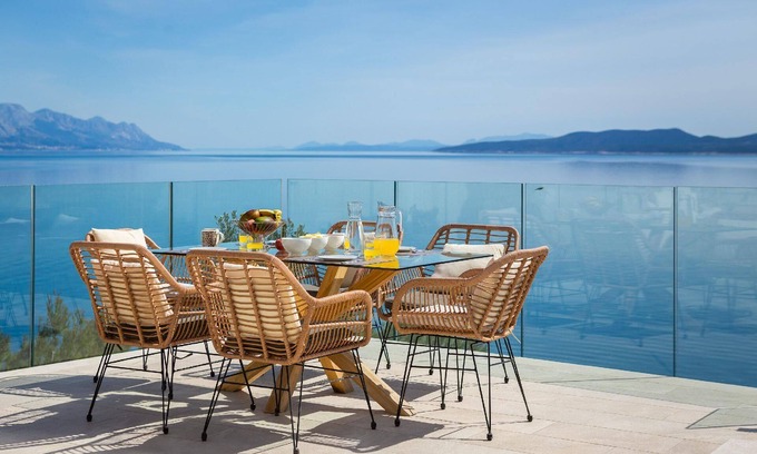 Mimice House | Spacious Holiday Home Mimice: Perfect for Family Getaways