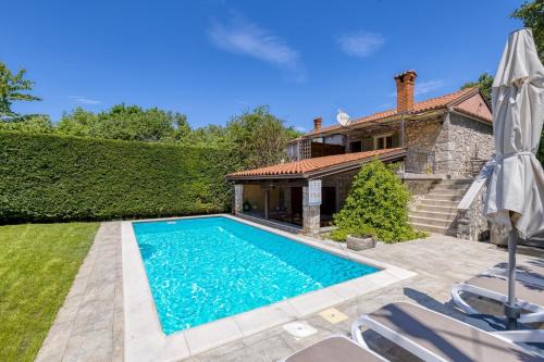 Sveti Vid Dobrinjski House | Experience Holiday House Mlin: 4-Star Stay with Hot Tub