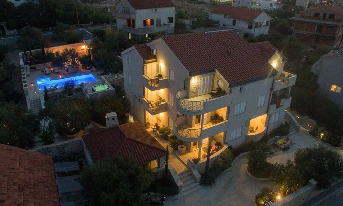 Susica House | Spacious Holiday House in Murter for Groups up to 22