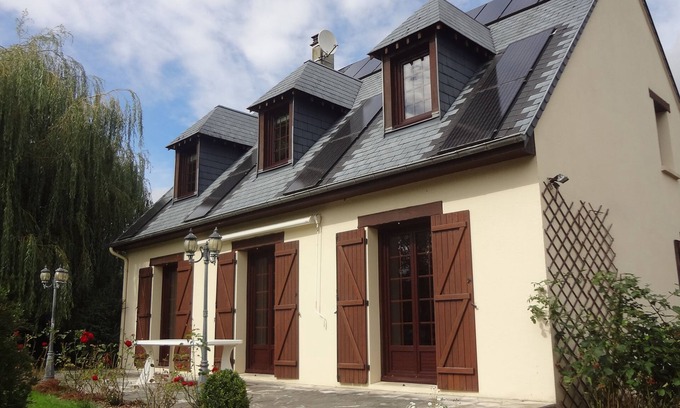 Trevieres House | Idyllic Holiday House Near the Landing Beaches with Pool