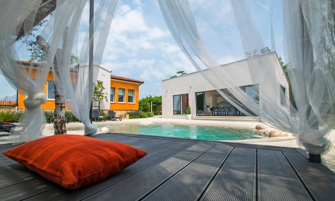Nedescina House | Spacious Holiday House Nedescina with Ocean View & Pool