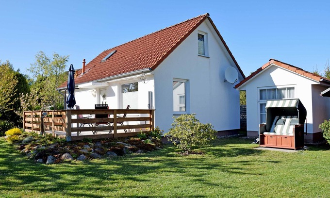 Zirkow Apartment | Family-Friendly Holiday House on the Granitz with Ocean View