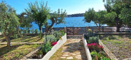 Rogoznica House | Oceanfront Holiday House Periska - Rated 10/10 by Guests