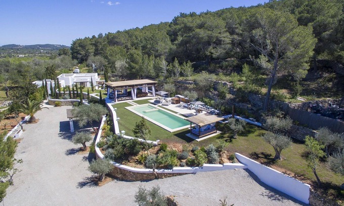 Santa Eulalia del Rio House | Spacious Holiday House Playa es Cana: Family-Friendly Retreat