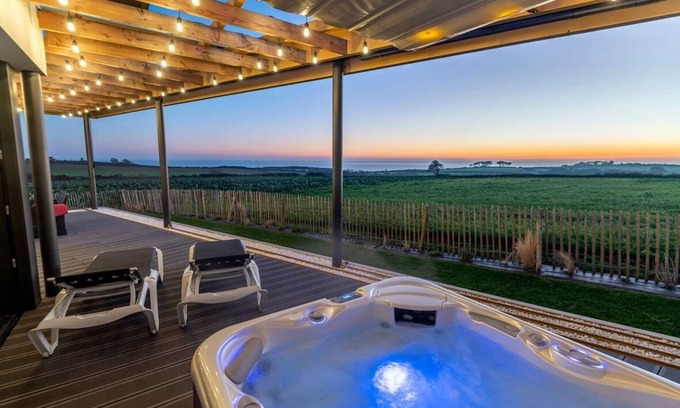 Plougonvelin House | Beachside Holiday House in Plougonvelin with Spa & Ocean View