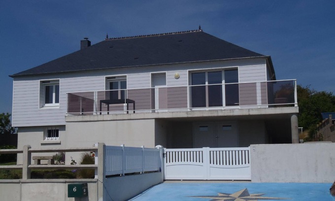Portbail House | Cozy Portbail Holiday House for Families with Breakfast