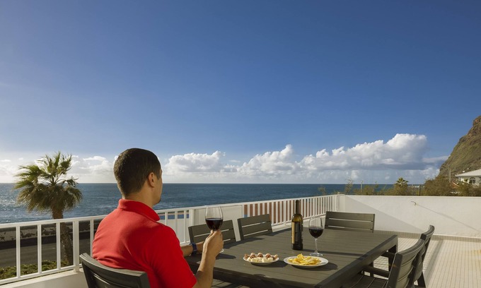 Paul do Mar House | Seaside Retreat with Breakfast & Family-Friendly Amenities
