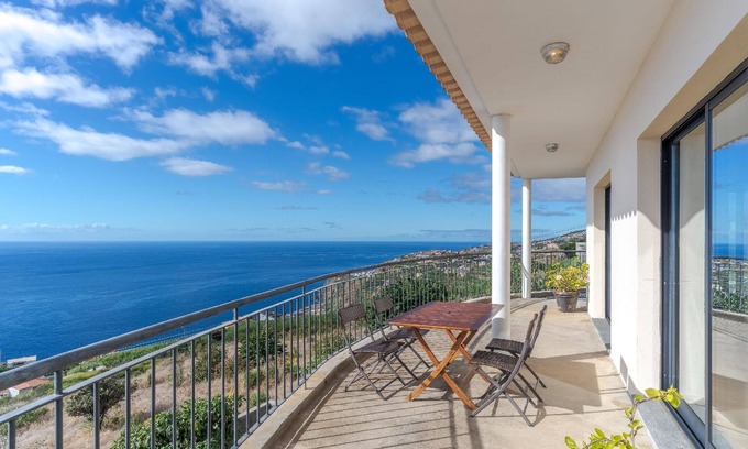 Tabua House | Family-Friendly Holiday House Ribeira Brava with 3 Bedrooms