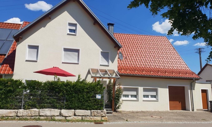 Zainingen House | Cozy Römerstein Holiday House for 2-4 Guests with Kitchen