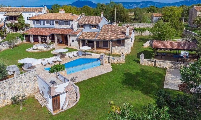 Sveta Nedelja House | Ideal Holiday House Rzisce: Perfect for Groups & Families