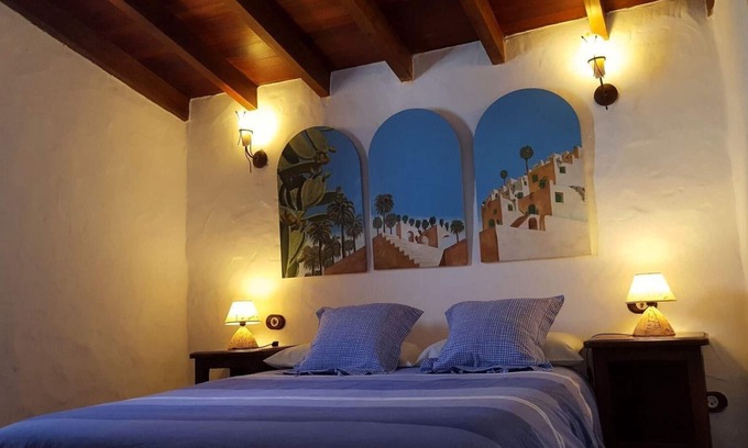 La Sorrueda House | Cozy Holiday House Santa Lucia with Spa and Hot Tub Access