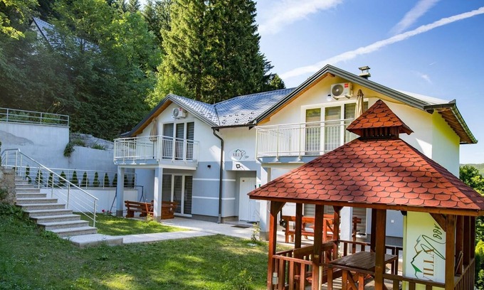 East Sarajevo House | Holiday house (Sarajevo) for 16 - 24 persons with 8 bedrooms - Holiday home