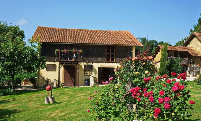 Sarraguzan House | Inviting Holiday House Sarraguzan with Private Pool