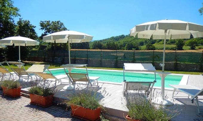 Smirra House | Spacious Holiday House Smirra with Pool for 11 Guests