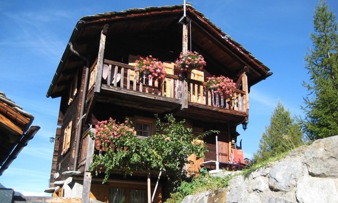 St. Niklaus Ski Chalet | Perfect Getaway: Holiday House St. Niklaus for 4 Guests