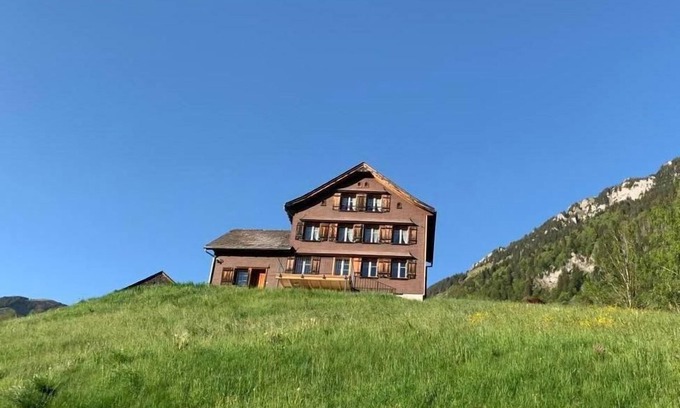 Mitloedi House | Spacious Holiday House Stein SG: Ideal for Families & Groups