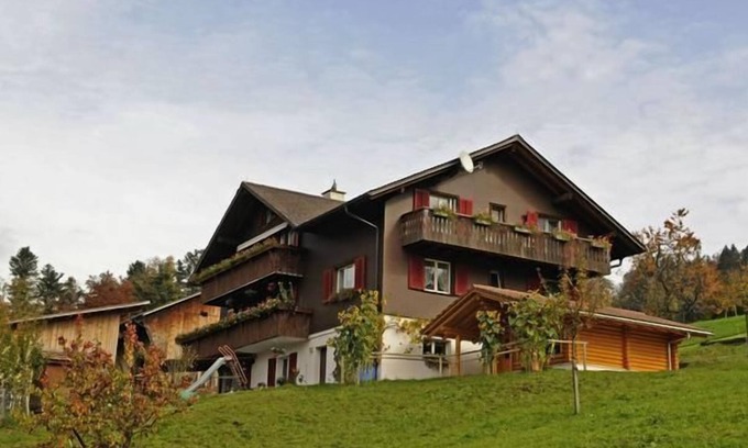 Steinen Ski Chalet | Cozy Farmhouse Steinen - Ideal Retreat for 1-5 Guests