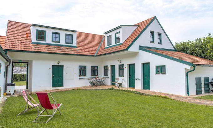 Grub an der March House | Spacious Holiday House Stillfried for Up to 11 Guests