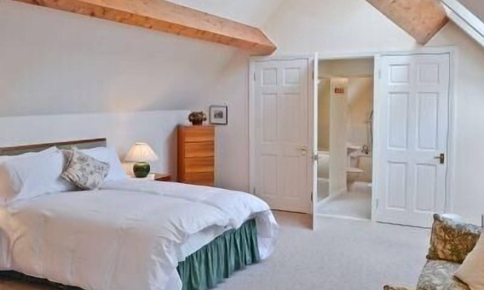 Biggar House | Cozy Holiday House Tweedsmuir: Pet-Friendly Retreat