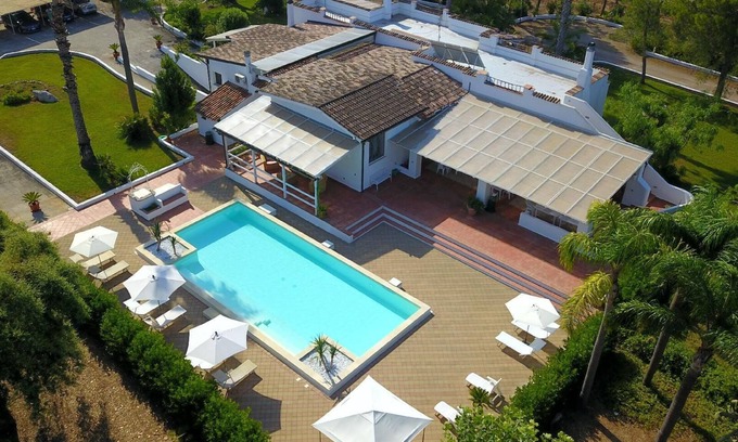 Ugento House | Inviting Holiday House Ugento: Ideal for Groups & Families