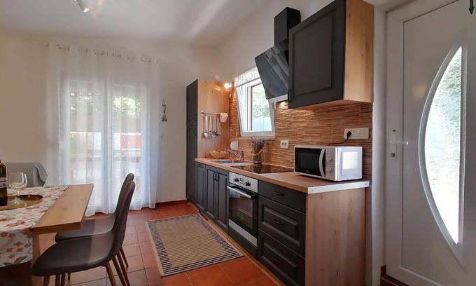 Silo House | Guest Rated: Holiday House Silo for 1-3 with Kitchen & Pet Friendly
