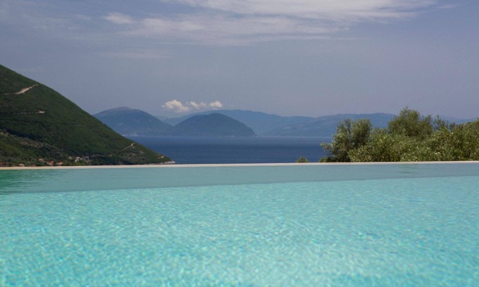 Evgiros House | Charming Holiday House Vasiliki with Private Pool & Breakfast