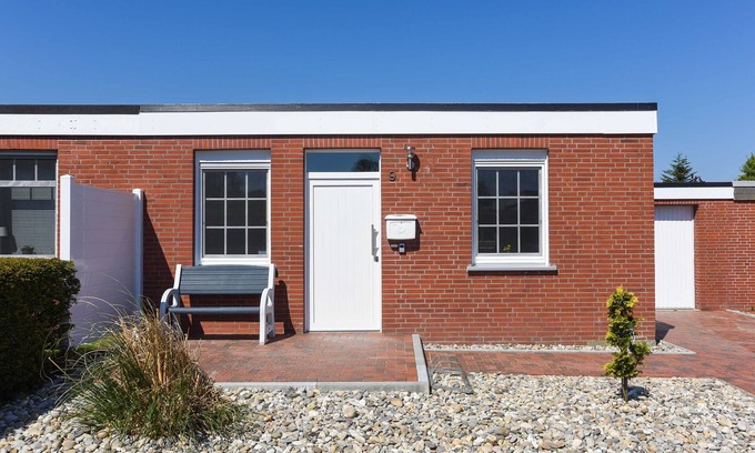 Dornumersiel House | Oceanfront Retreat: Holiday House Watt'n Huus, 9.4/10 Rated