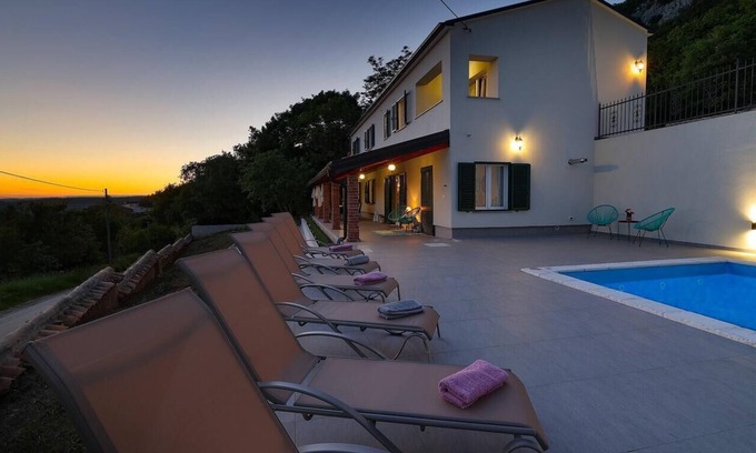 Lupoglav House | Idyllic Holiday House with Pool in Central Istria