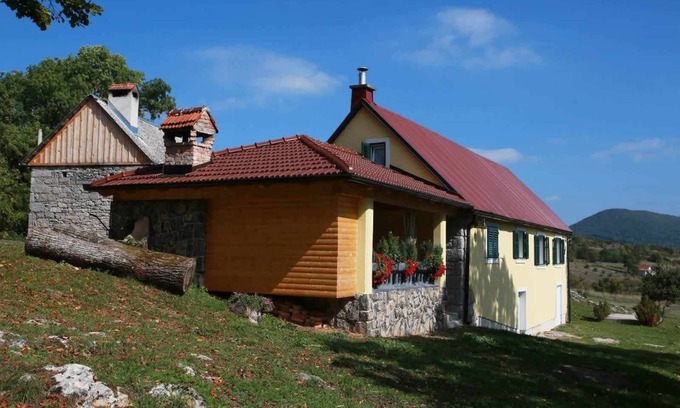Lika-Senj House | Pet-Friendly Holiday House with Kitchen in Žuta Lokva