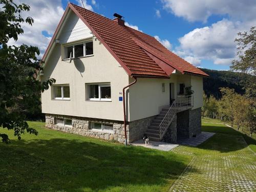 Presika House | Cozy Holiday House in Vrbovsko with Parking & Pet Friendly