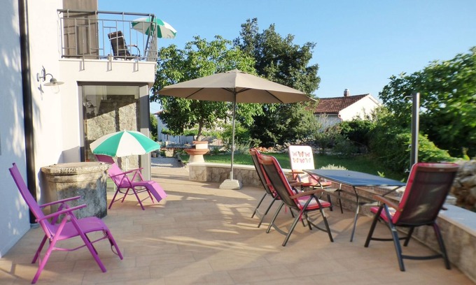 Skrbcici House | Cozy Holiday House with Parking in Skrbcici, Krk - 9/10 Rating