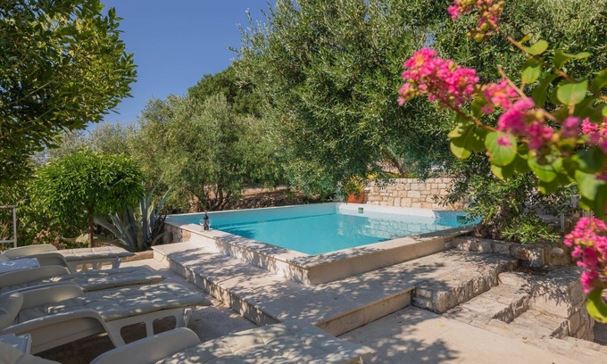 Podobuce House | Inviting Holiday House with Pool and Ocean View in Pelješac
