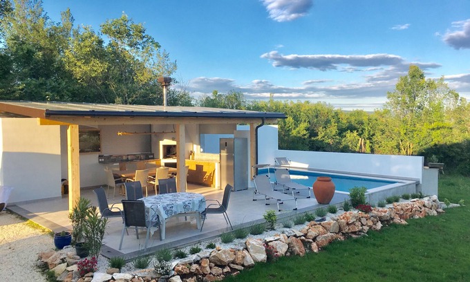 Rebici House | Idyllic Holiday House with Pool, Steps from the Beach