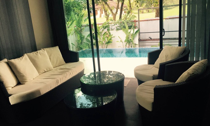 Kathu House | Premier Holiday House with Pool by Golf Course Fairways
