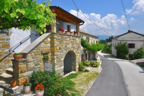 Cerovlje House | Kid-Friendly Holiday House with WiFi in Central Istria