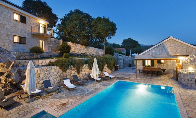 Zadvarje Villa | Holiday house Zadvarje Villa Marija for 16 persons