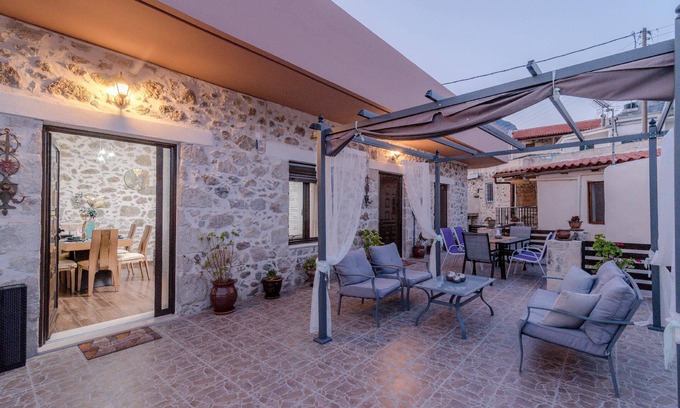 Zaros House | Cozy Holiday House Zaros: Ideal Family Getaway with Kitchen