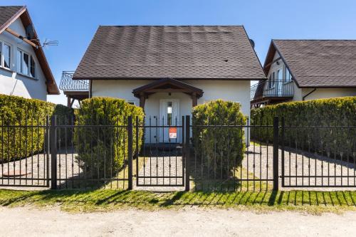 gmina Wolin House | Cozy Holiday Houses Alana & Alva with Garden and Hot Tub