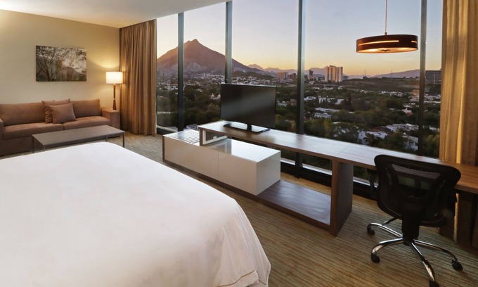 San Pedro Garza Garcia Hotel | Eco-Friendly Escape at Holiday Inn Express Monterrey Valle