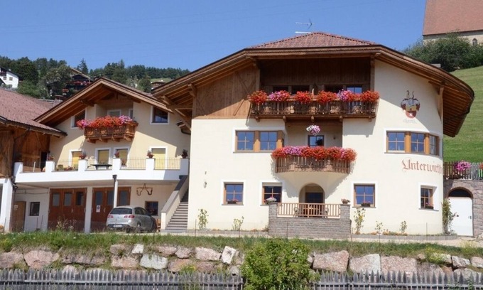 Nova Ponente Apartment | Relaxing Countryside Retreat with Mountain Views & Hot Tub