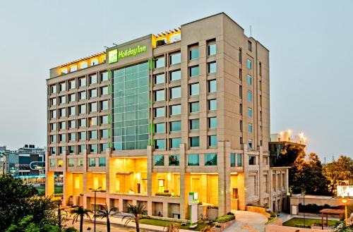 Ranjit Avenue Hotel | Discover Holiday Inn Amritsar Ranjit Avenue with Pool Access