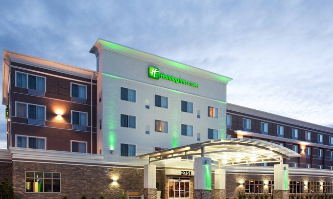 Grand Junction Hotel | Guest Rated Holiday Inn & Suites Grand Junction with Pool