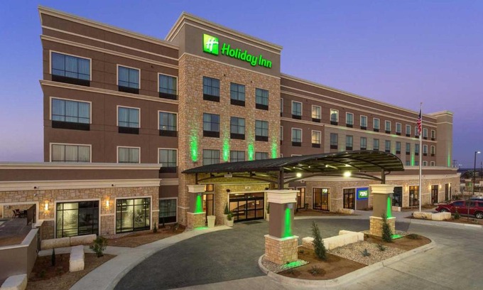 Appleton Hotel | Discover Holiday Inn - Appleton: Family-Friendly Retreat