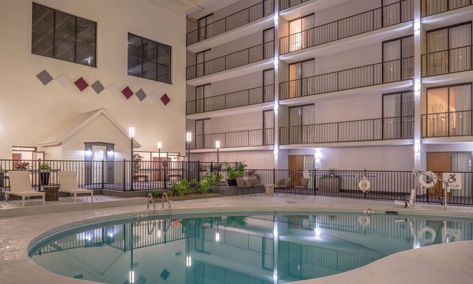 Auburn Hotel | Discover Holiday Inn Auburn-Finger Lakes Region Hotel