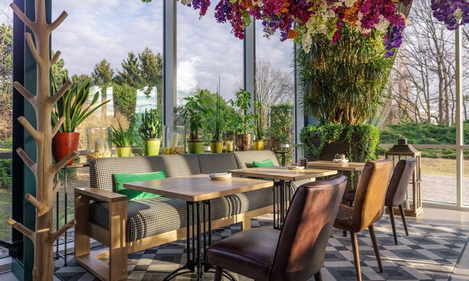 Diegem Hotel | Convenient Holiday Inn Brussels Airport with Pool & Dining
