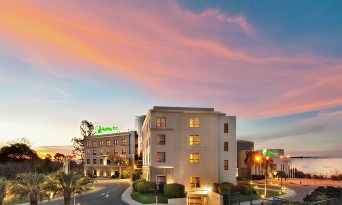 Cordoba Hotel | Discover Holiday Inn Córdoba: Family-Friendly Getaway
